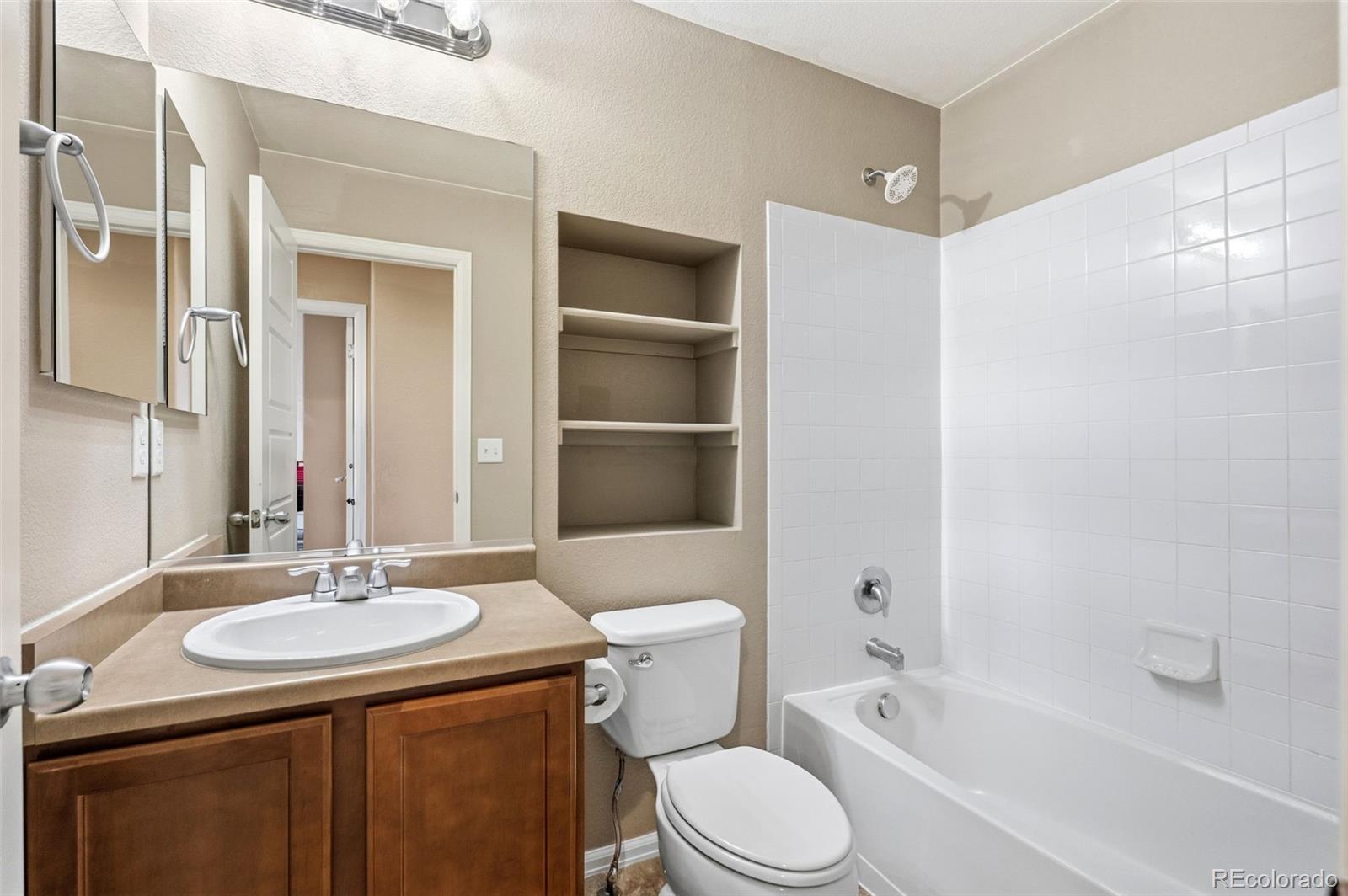 Aurora, Colorado, 80016, United States, 5 Bedrooms Bedrooms, ,3 BathroomsBathrooms,Residential,For Sale,1995144