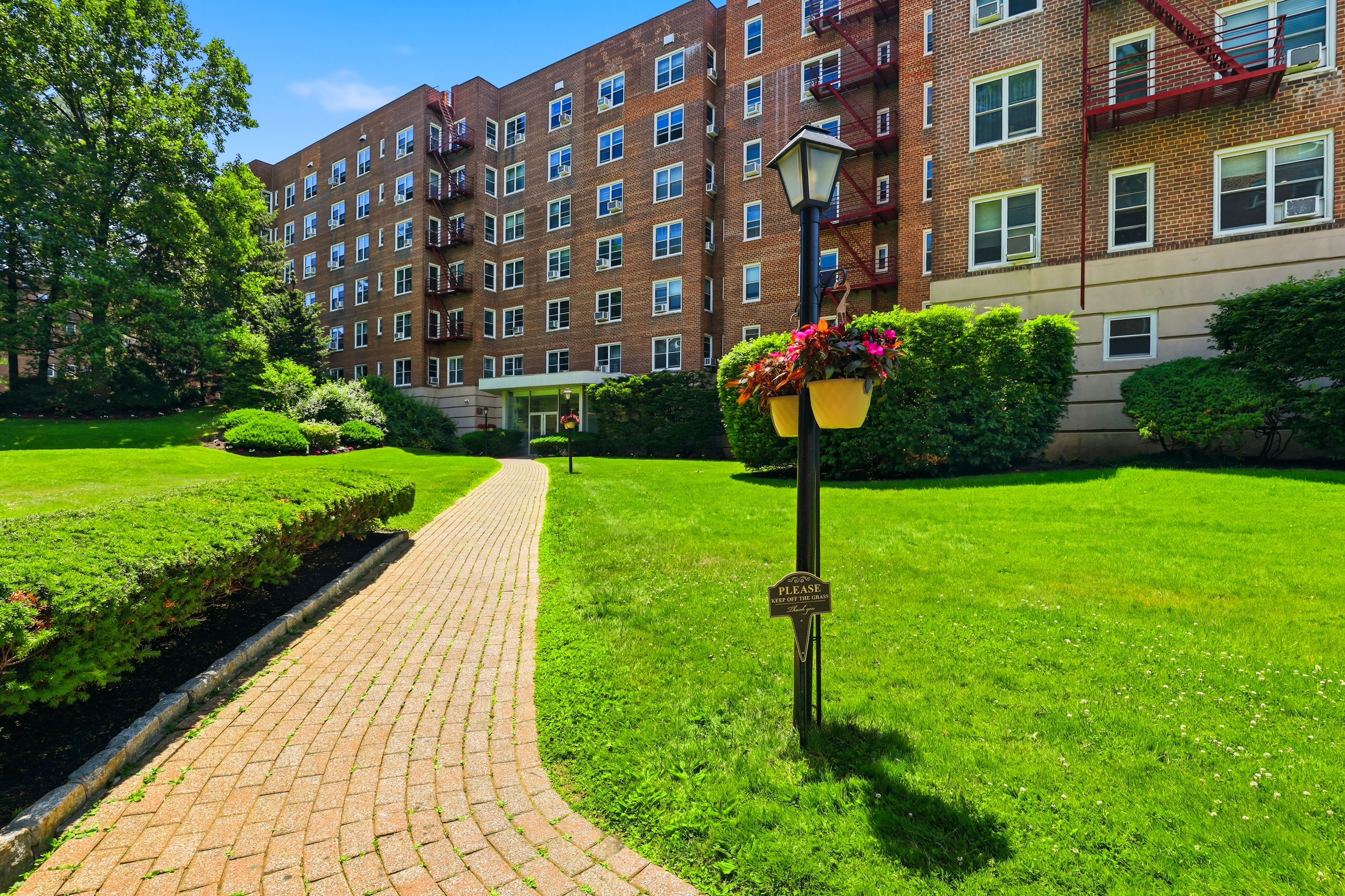  1304 Midland Avenue - 物件實景