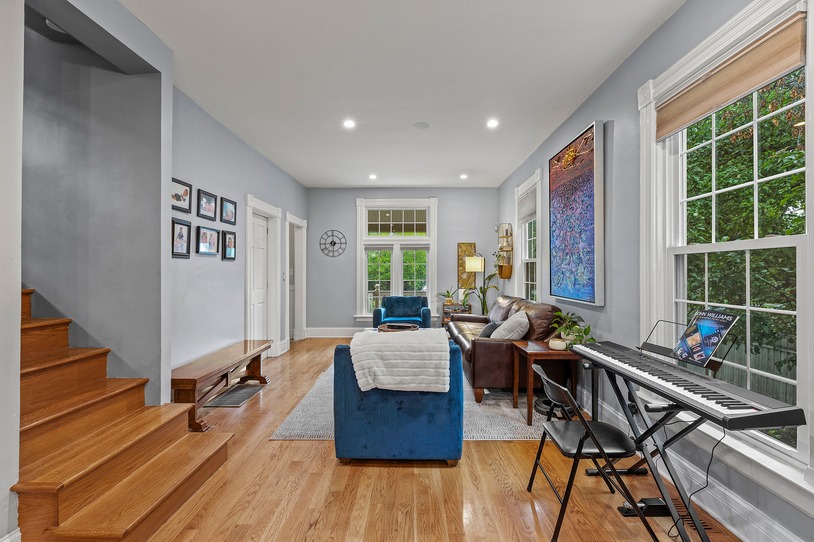 Chicago, Illinois, 60641, United States, 5 Bedrooms Bedrooms, ,3 BathroomsBathrooms,Residential,For Sale,1891255