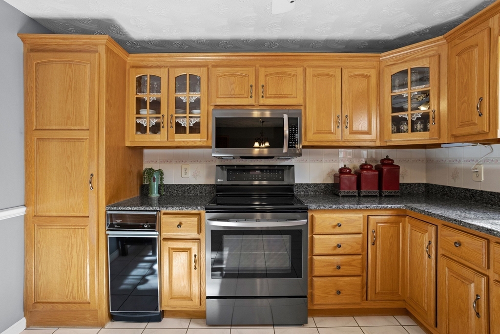 Methuen, Massachusetts, 01844, United States, 3 Bedrooms Bedrooms, ,1 BathroomBathrooms,Residential,For Sale,1981024