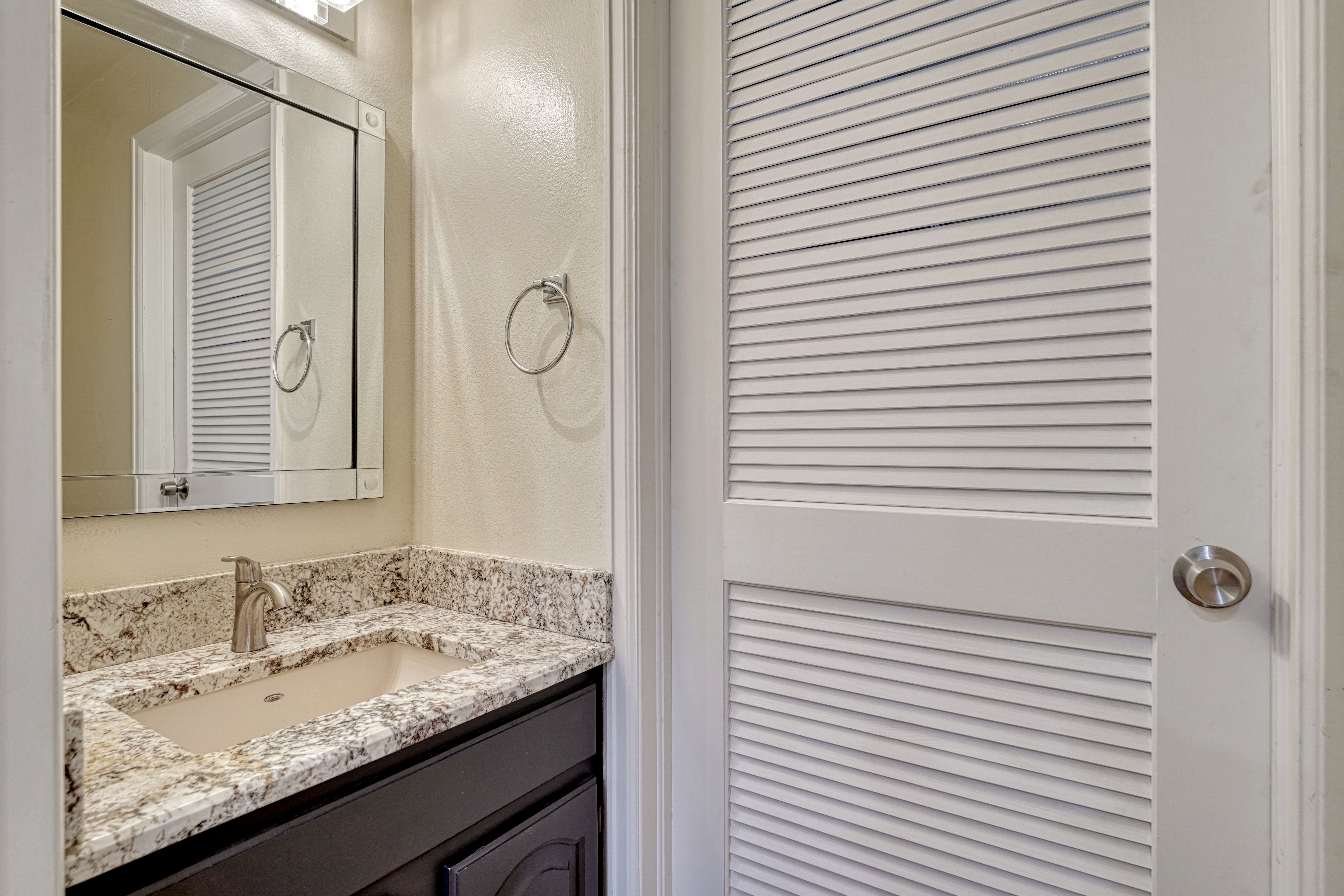  Rockrimmon Townhome with Trail Access & Private Patio - 物件實景