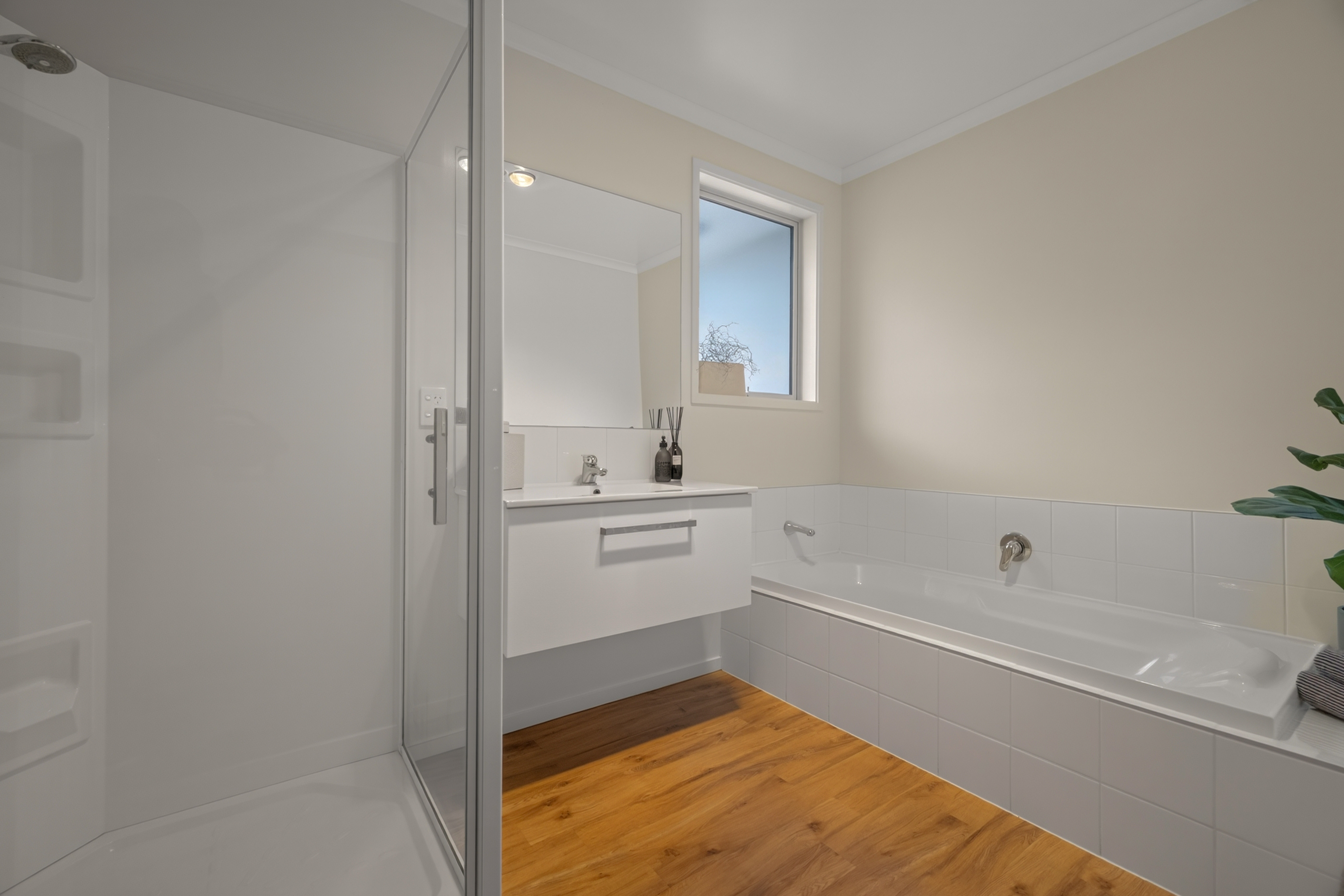  Elevated, Private & Immediately Available - 物件實景