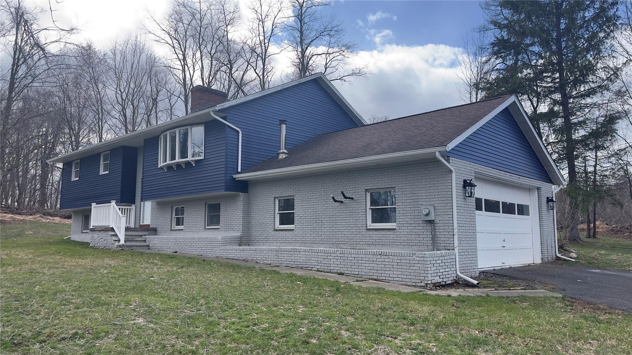Kingston, New York, 12401, United States, 3 Bedrooms Bedrooms, ,2 BathroomsBathrooms,Residential,For Sale,1944952