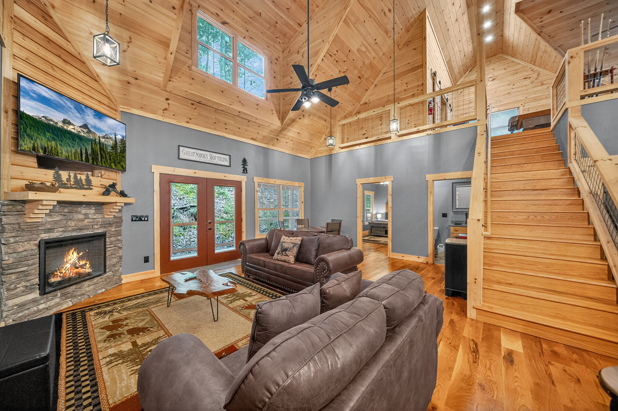 Sevierville, Tennessee, 37862, United States, 4 Bedrooms Bedrooms, ,6 BathroomsBathrooms,Residential,For Sale,1982838