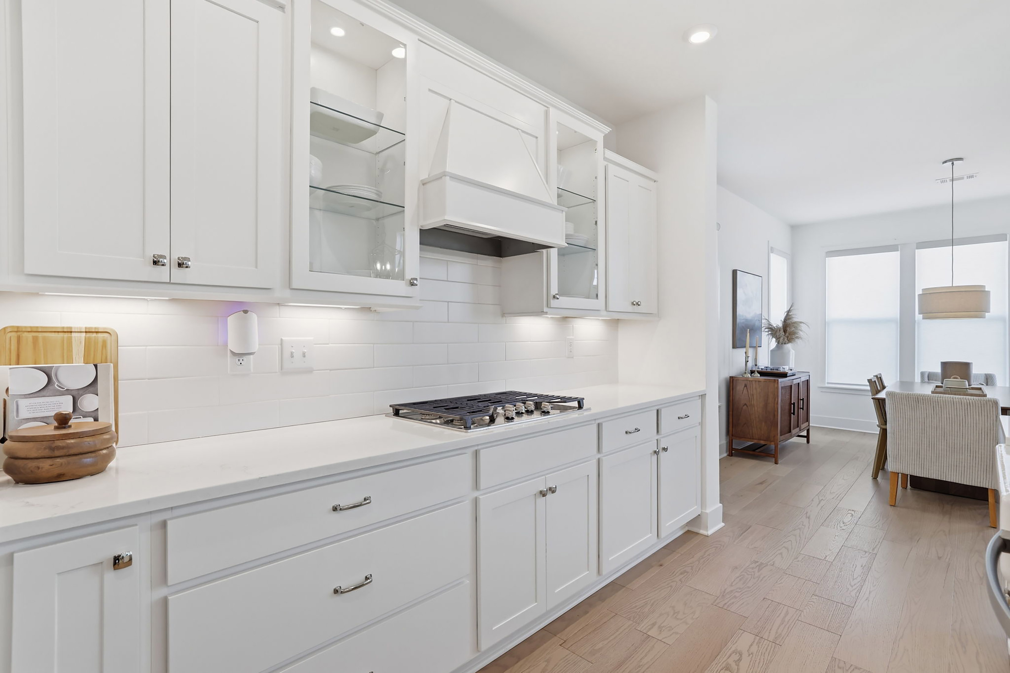  Stunning White Brick Modern Farmhouse Blends Timeless Charm with Elevated Design - 物件實景