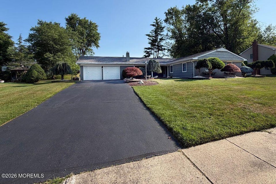 Girard St, Marlboro, NJ 07746