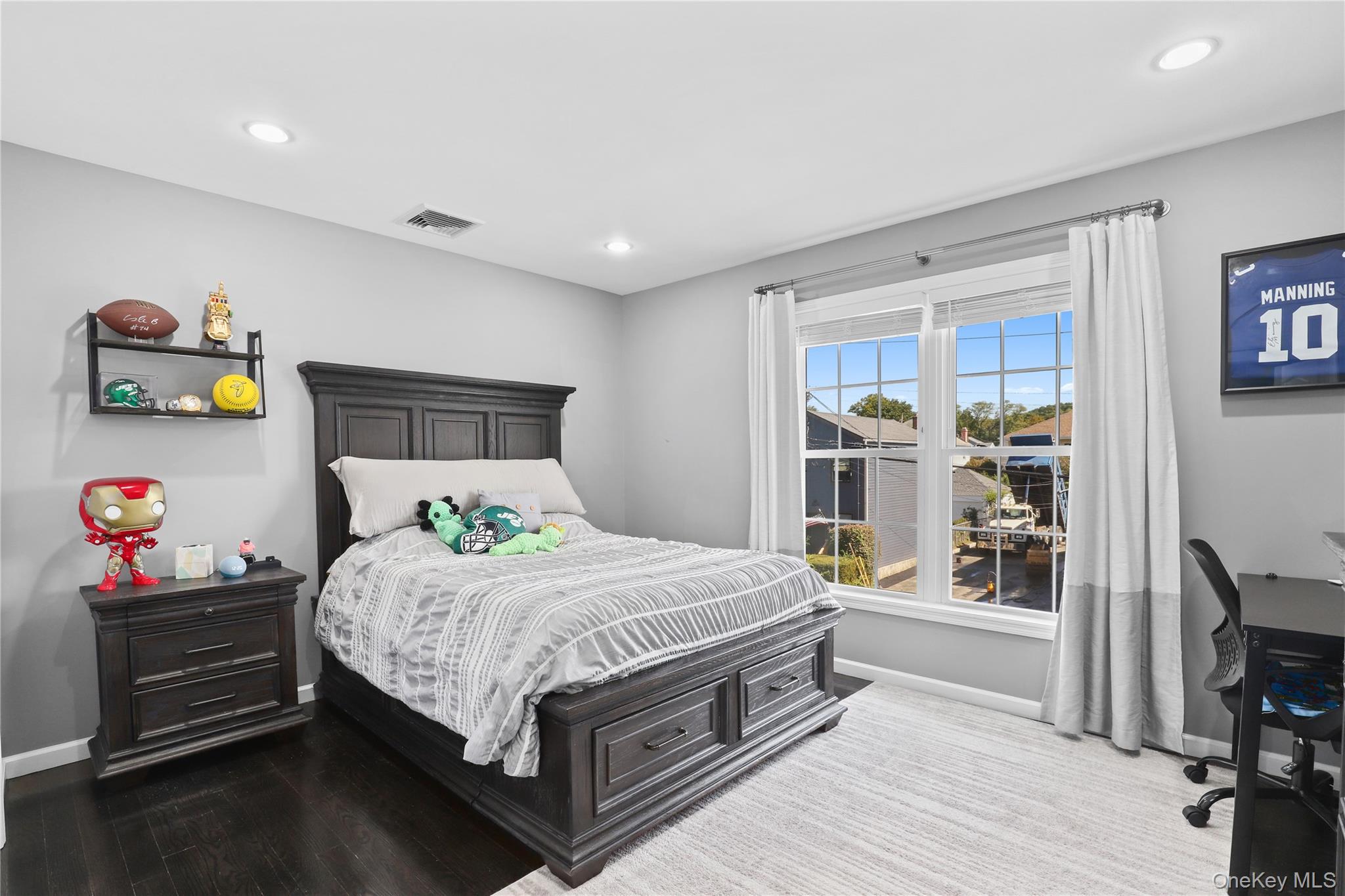 Pleasantville, New York, 10570, United States, 4 Bedrooms Bedrooms, ,3 BathroomsBathrooms,Residential,For Sale,1973864