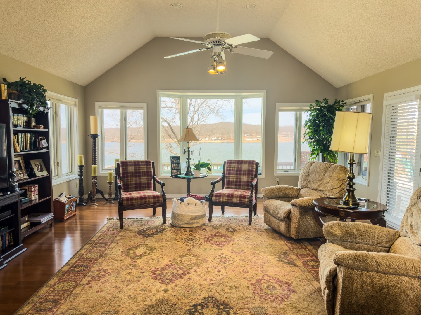 Horseshoe Bend, Arkansas, 72512, United States, 5 Bedrooms Bedrooms, ,5 BathroomsBathrooms,Residential,For Sale,1910999