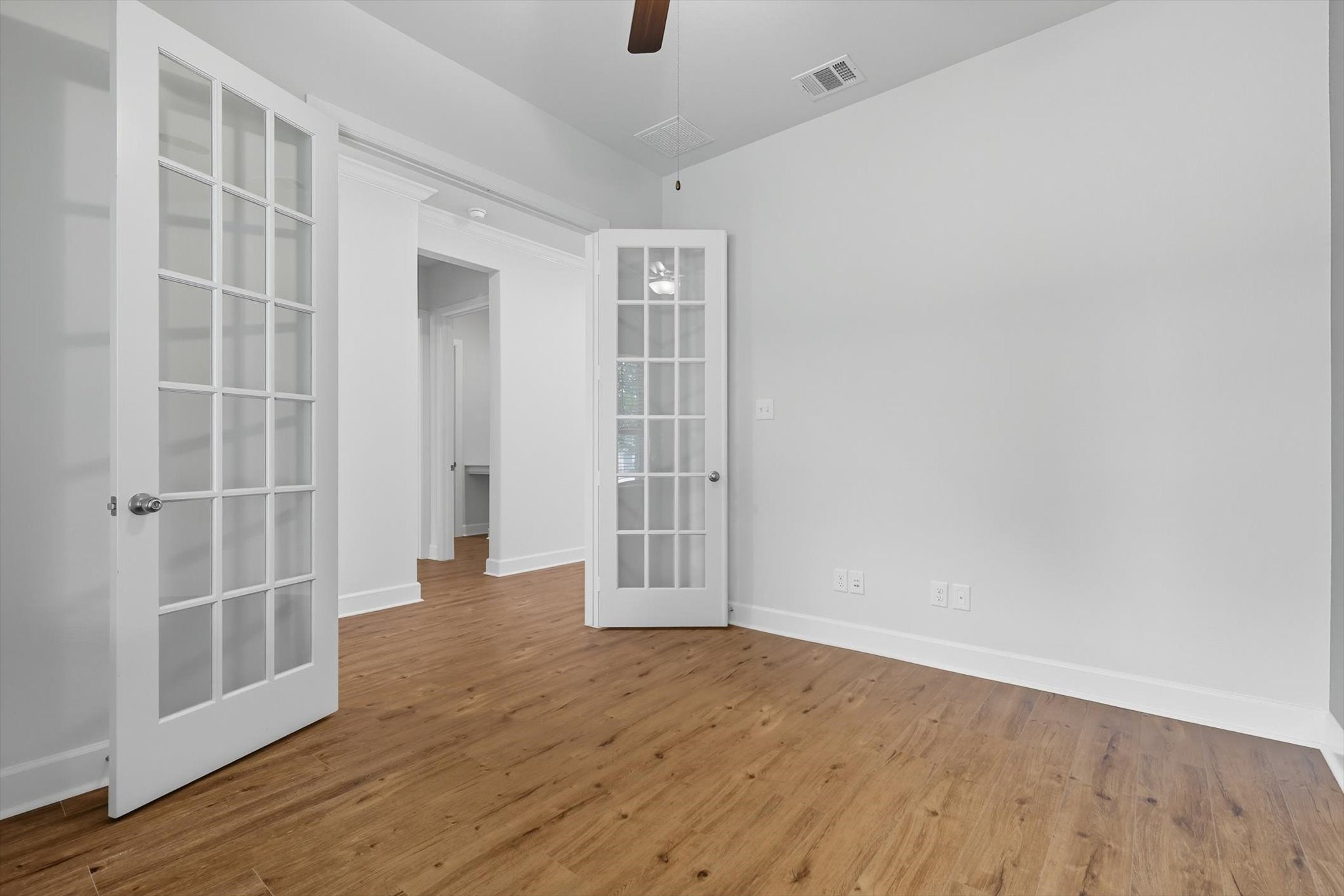 Arlington, Texas, 76005, United States, 2 Bedrooms Bedrooms, ,2 BathroomsBathrooms,Residential,For Sale,1981286