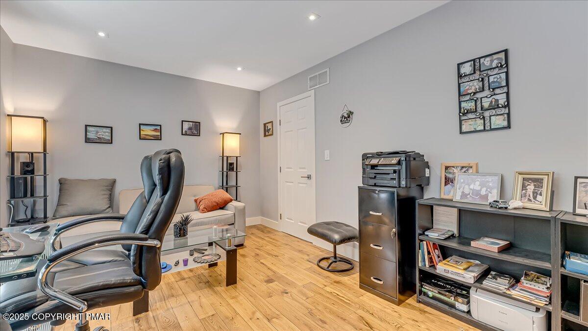 East Stroudsburg, Pennsylvania, 18302, United States, 5 Bedrooms Bedrooms, ,4 BathroomsBathrooms,Residential,For Sale,1980579