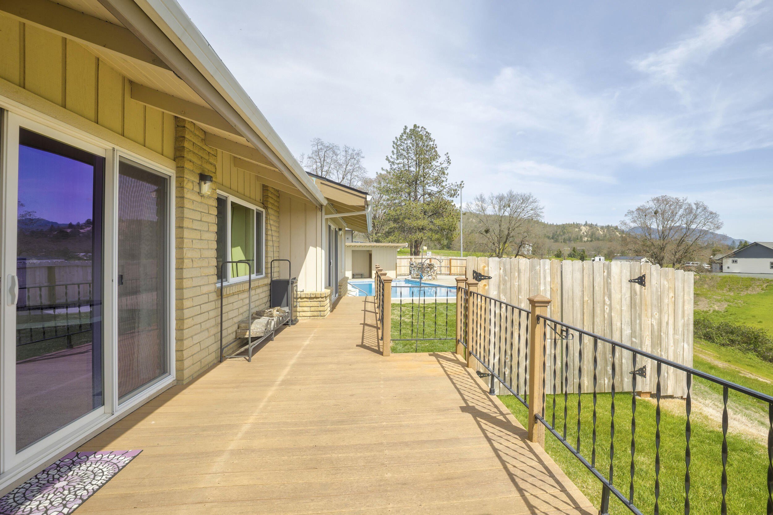 Grants Pass, Oregon, 97526, United States, 4 Bedrooms Bedrooms, ,6 BathroomsBathrooms,Residential,For Sale,1765933