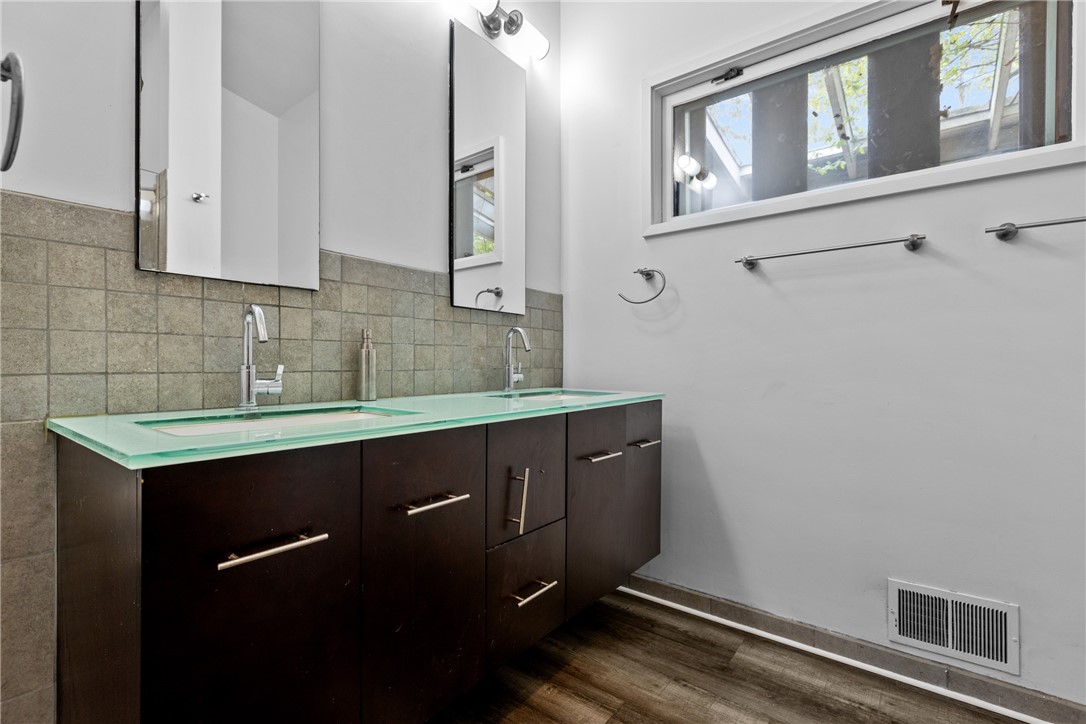 Fox Chapel, Pennsylvania, 15215, United States, 4 Bedrooms Bedrooms, ,5 BathroomsBathrooms,Residential,For Sale,1927245