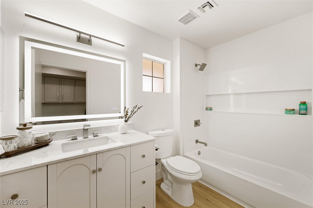 Las Vegas, Nevada, 89134, United States, 2 Bedrooms Bedrooms, ,2 BathroomsBathrooms,Residential,For Sale,1896521