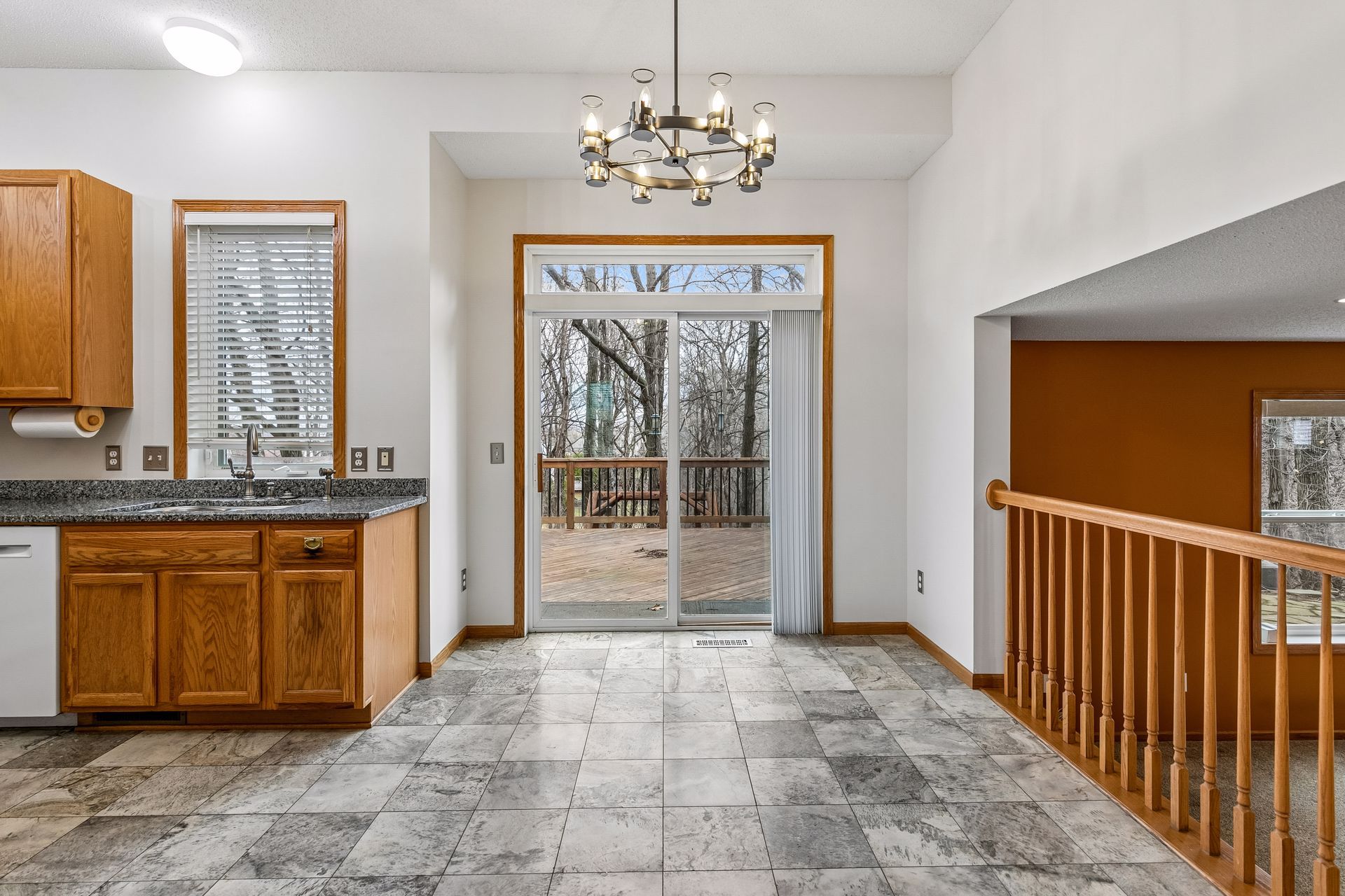  Cul-de-Sac Living with Over an Acre of Land - 物件實景