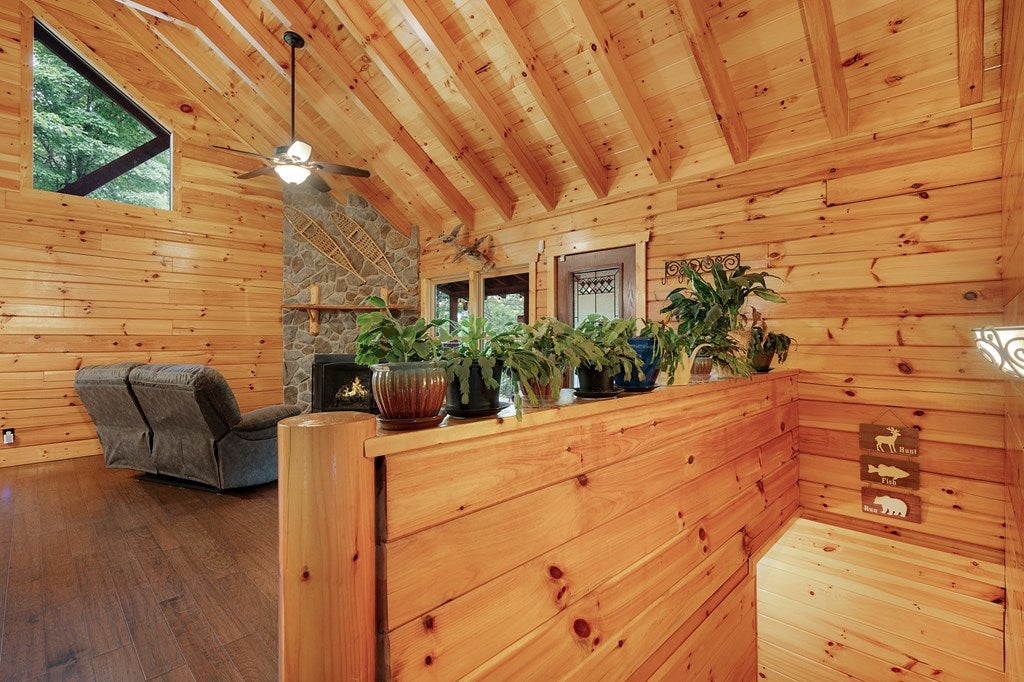 Ellijay, Georgia, 30540, United States, 3 Bedrooms Bedrooms, ,3 BathroomsBathrooms,Residential,For Sale,1837268