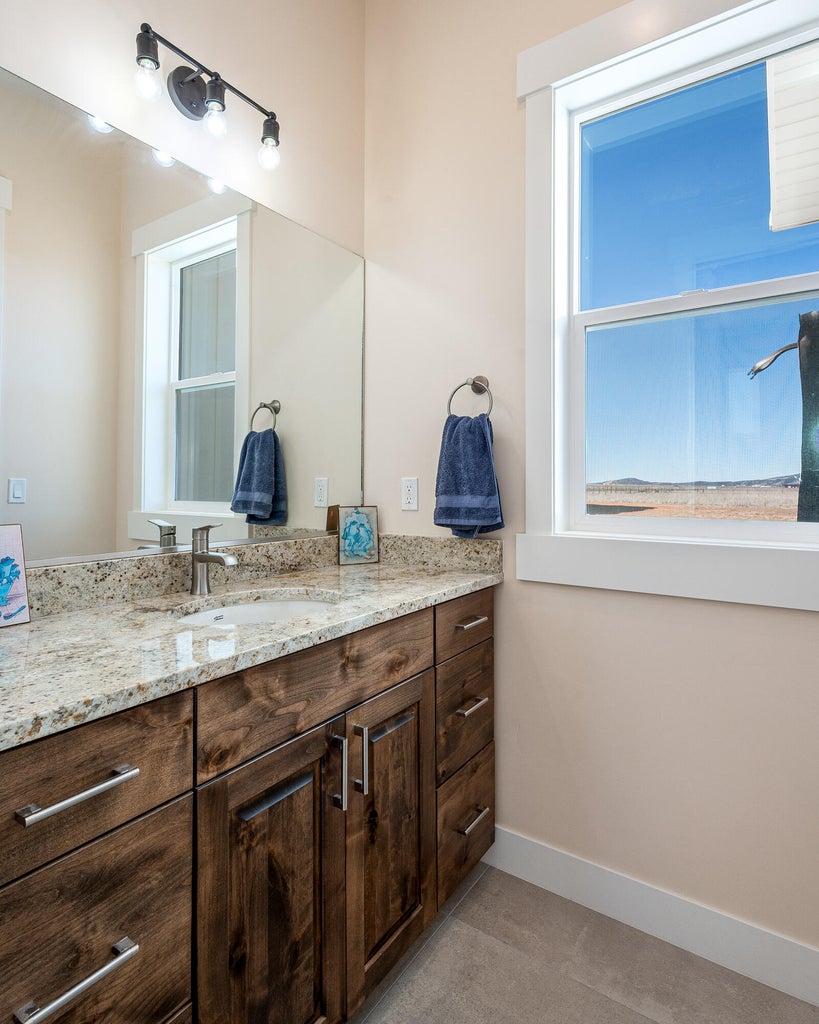 Parowan, Utah, 84761, United States, 3 Bedrooms Bedrooms, ,3 BathroomsBathrooms,Residential,For Sale,1992445