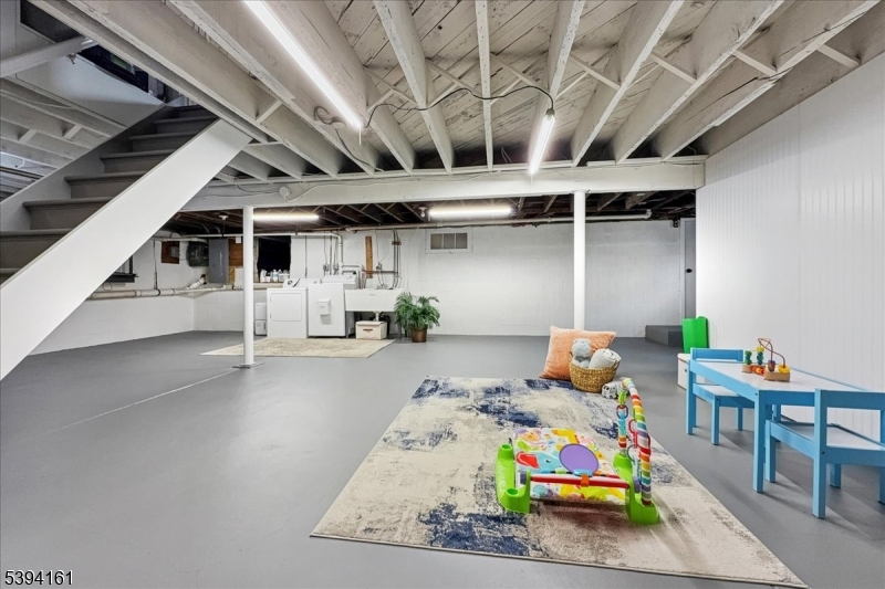 Roxbury Twp., New Jersey, 07876, United States, 3 Bedrooms Bedrooms, ,2 BathroomsBathrooms,Residential,For Sale,1987985