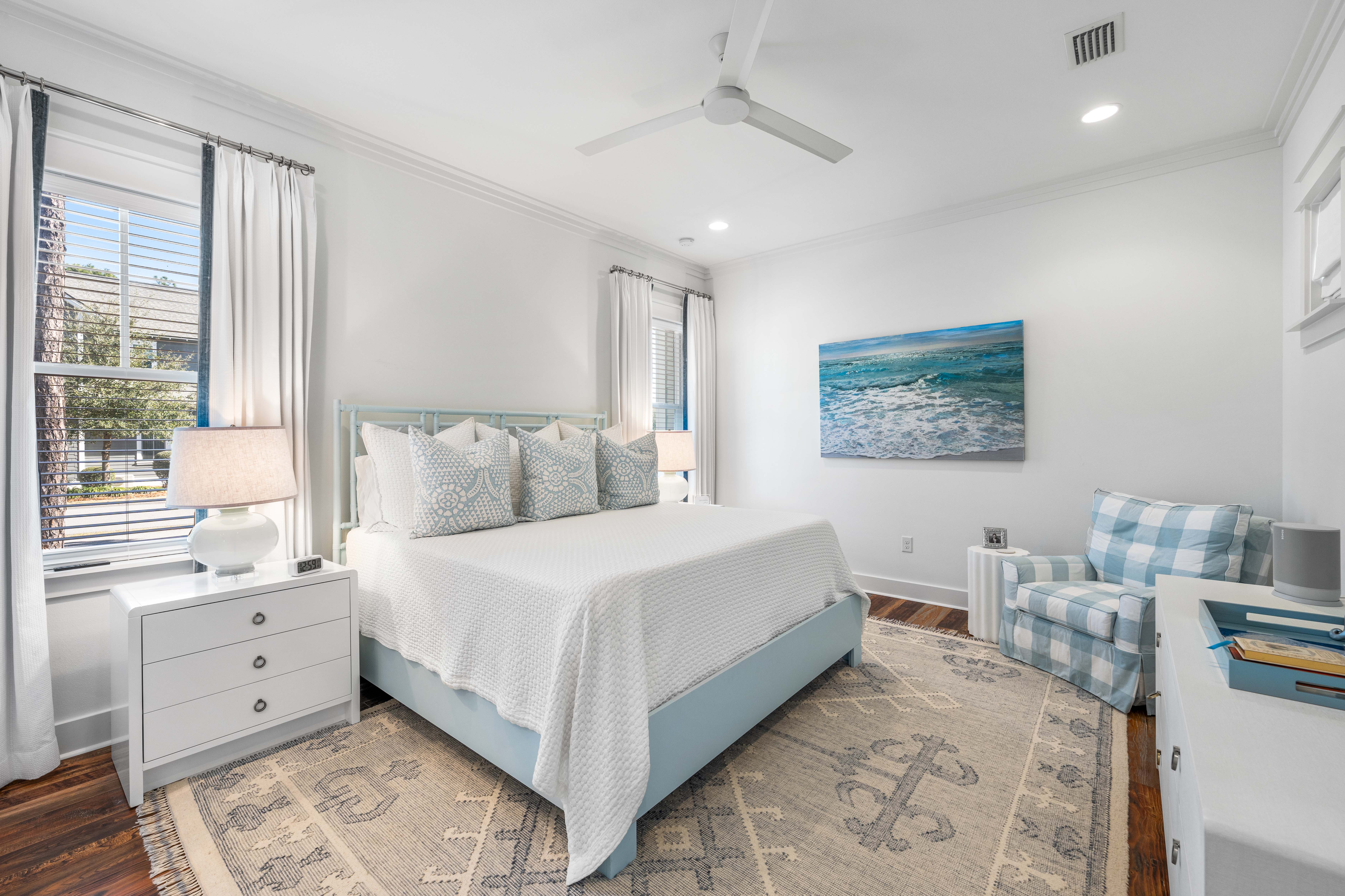  Oversized Corner Lot Home with Carriage House, Screened Porch & Fenced Yard - 物件實景