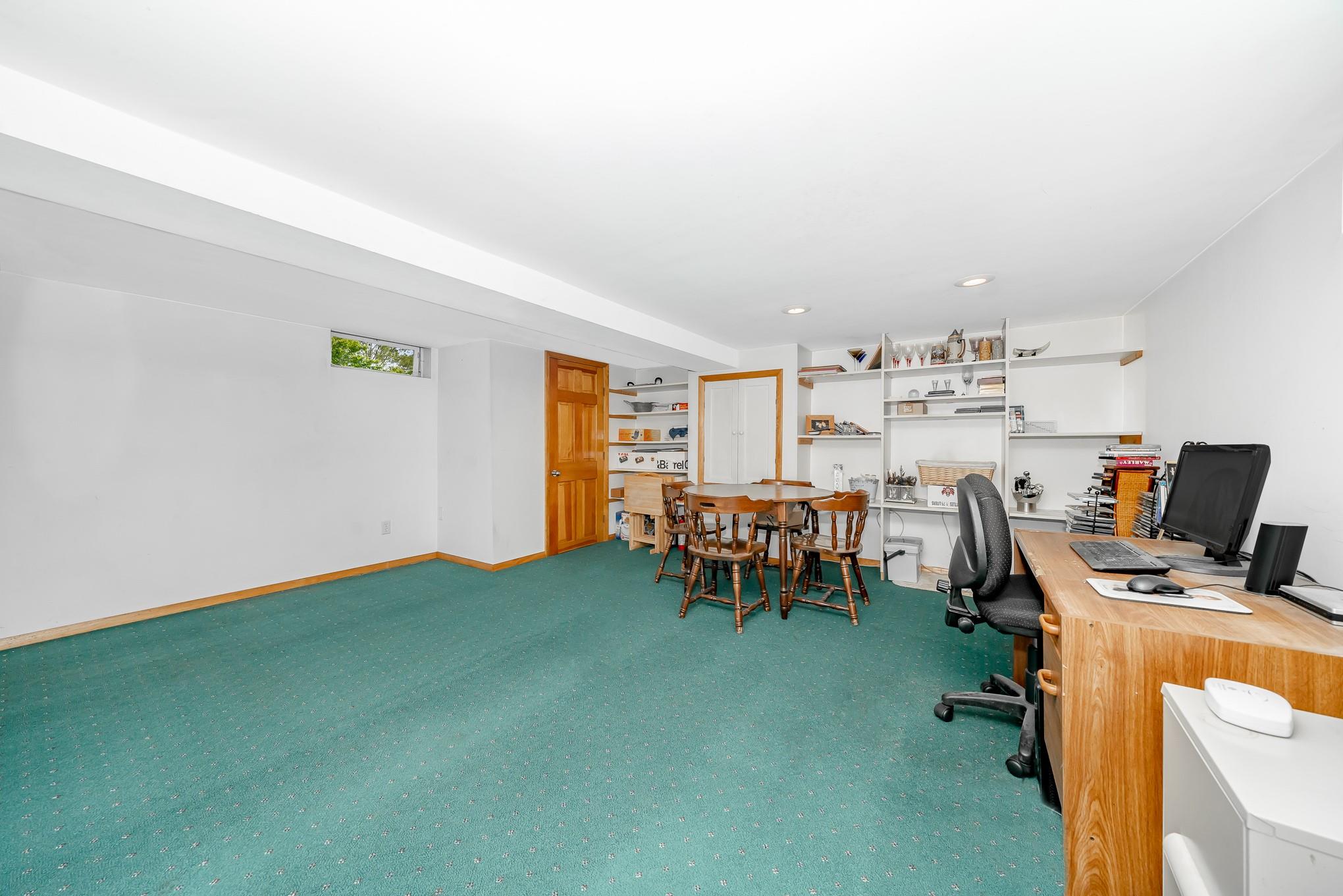 Williston Park, New York, 11596, United States, 3 Bedrooms Bedrooms, ,2 BathroomsBathrooms,Residential,For Sale,1928483