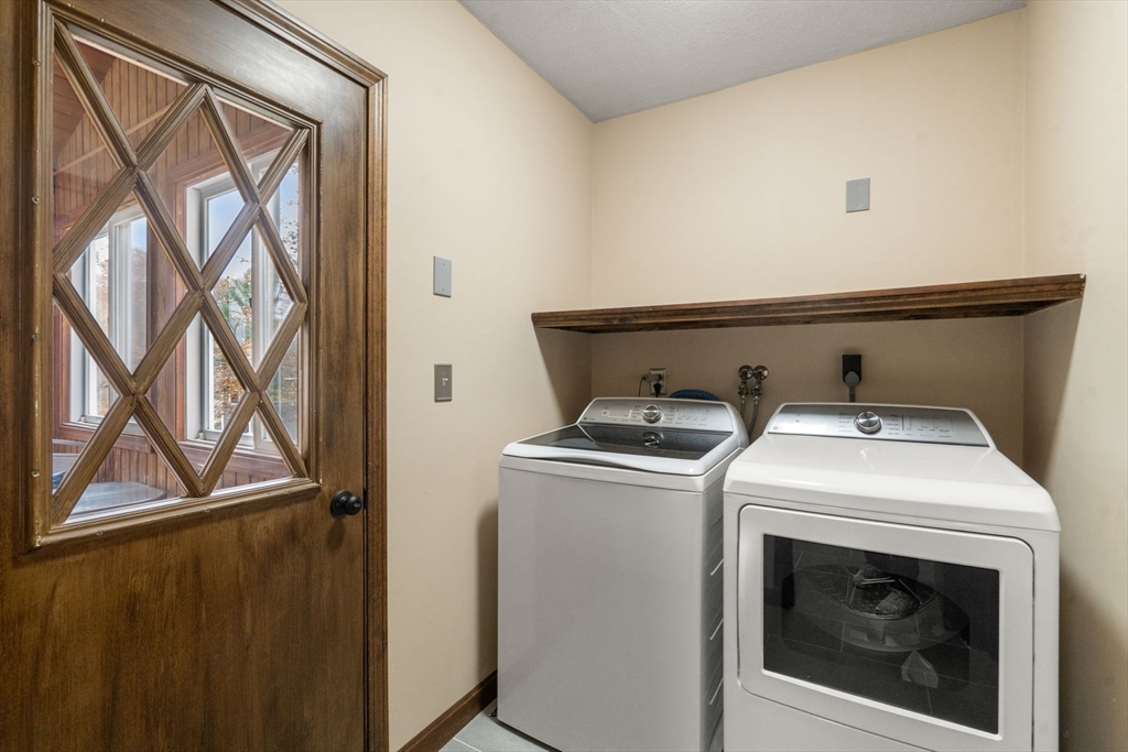 Marlborough, Massachusetts, 01752, United States, 4 Bedrooms Bedrooms, ,Residential,For Sale,1987097