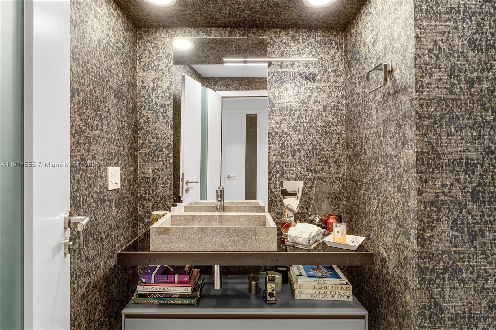 Sunny Isles Beach, Florida, 33160, United States, 6 Bedrooms Bedrooms, ,7 BathroomsBathrooms,Residential,For Sale,1993473