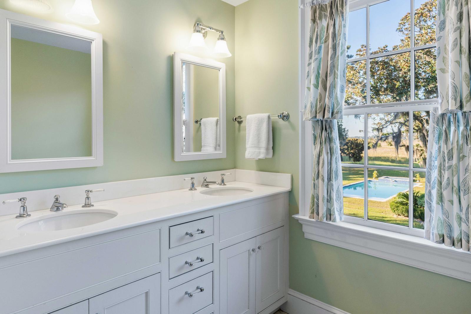 Yemassee, South Carolina, 29945, United States, 6 Bedrooms Bedrooms, ,7 BathroomsBathrooms,Residential,For Sale,1989284