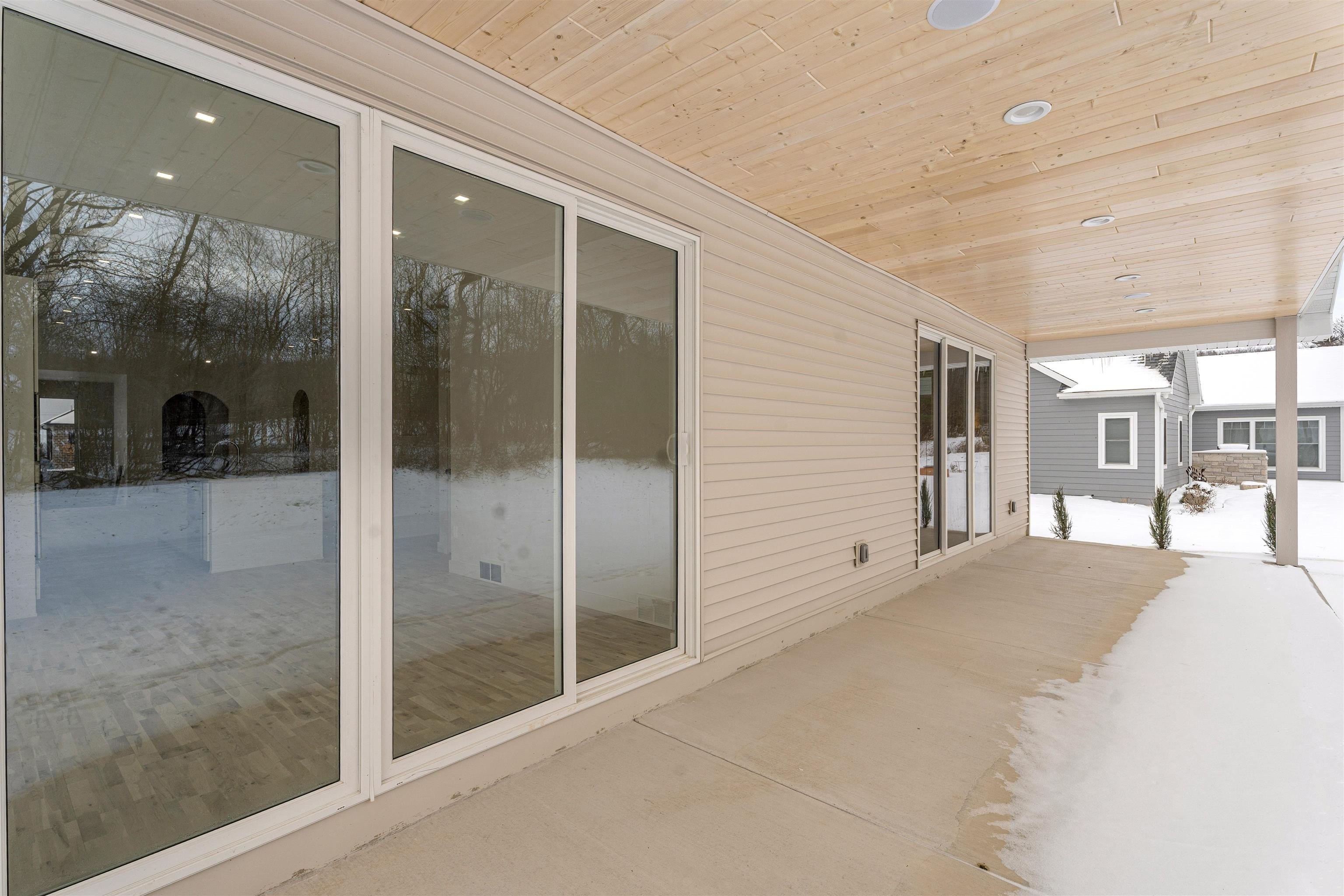 DE PERE, Wisconsin, 54115, United States, 2 Bedrooms Bedrooms, ,3 BathroomsBathrooms,Residential,For Sale,2005271