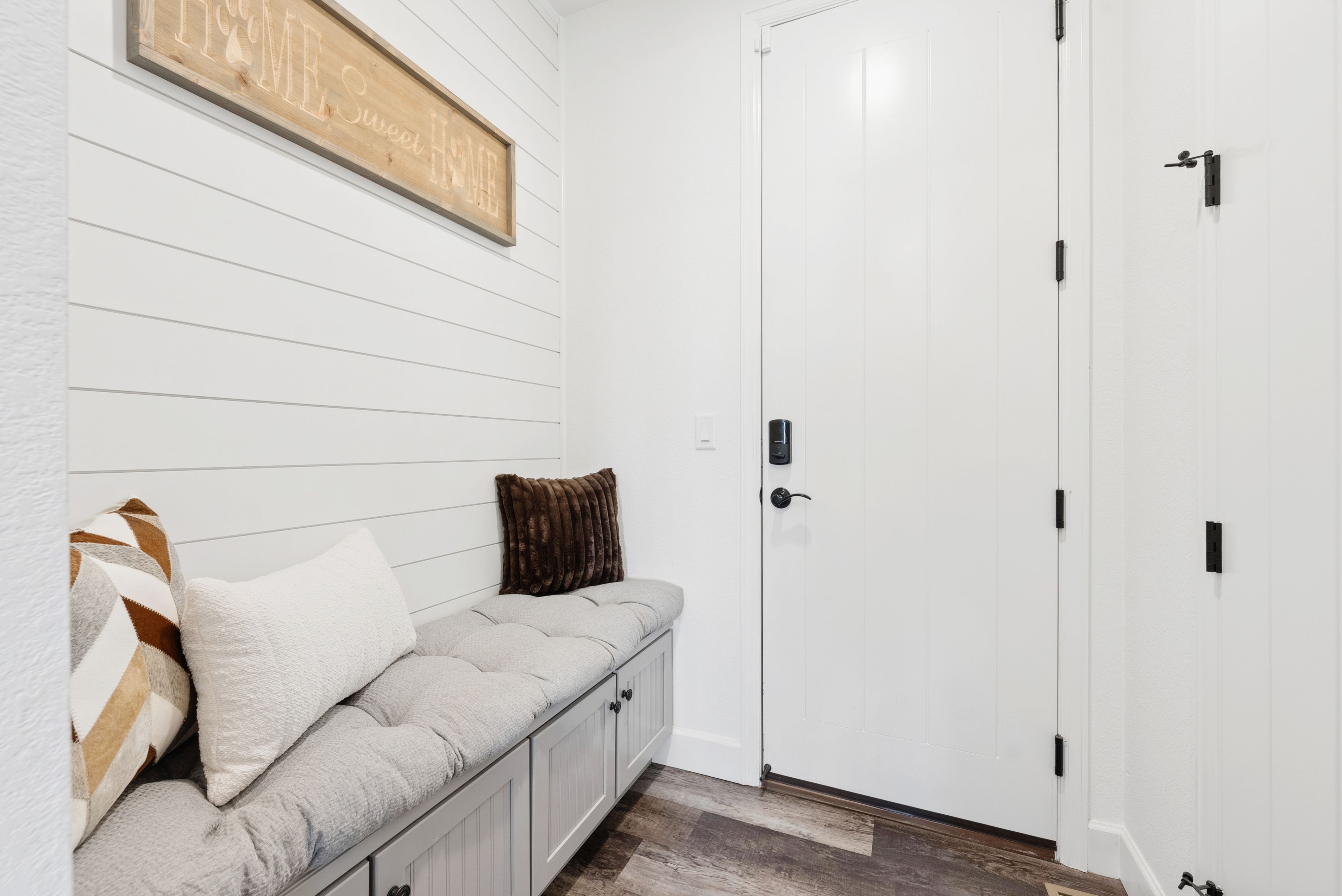  Newer construction, thoughtful design, and beautifully scaled spaces - 物件實景