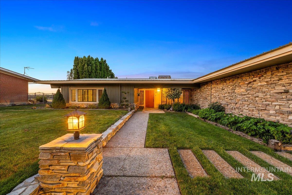 Caldwell, Idaho, 83605, United States, 2 Bedrooms Bedrooms, ,3 BathroomsBathrooms,Residential,For Sale,1979980