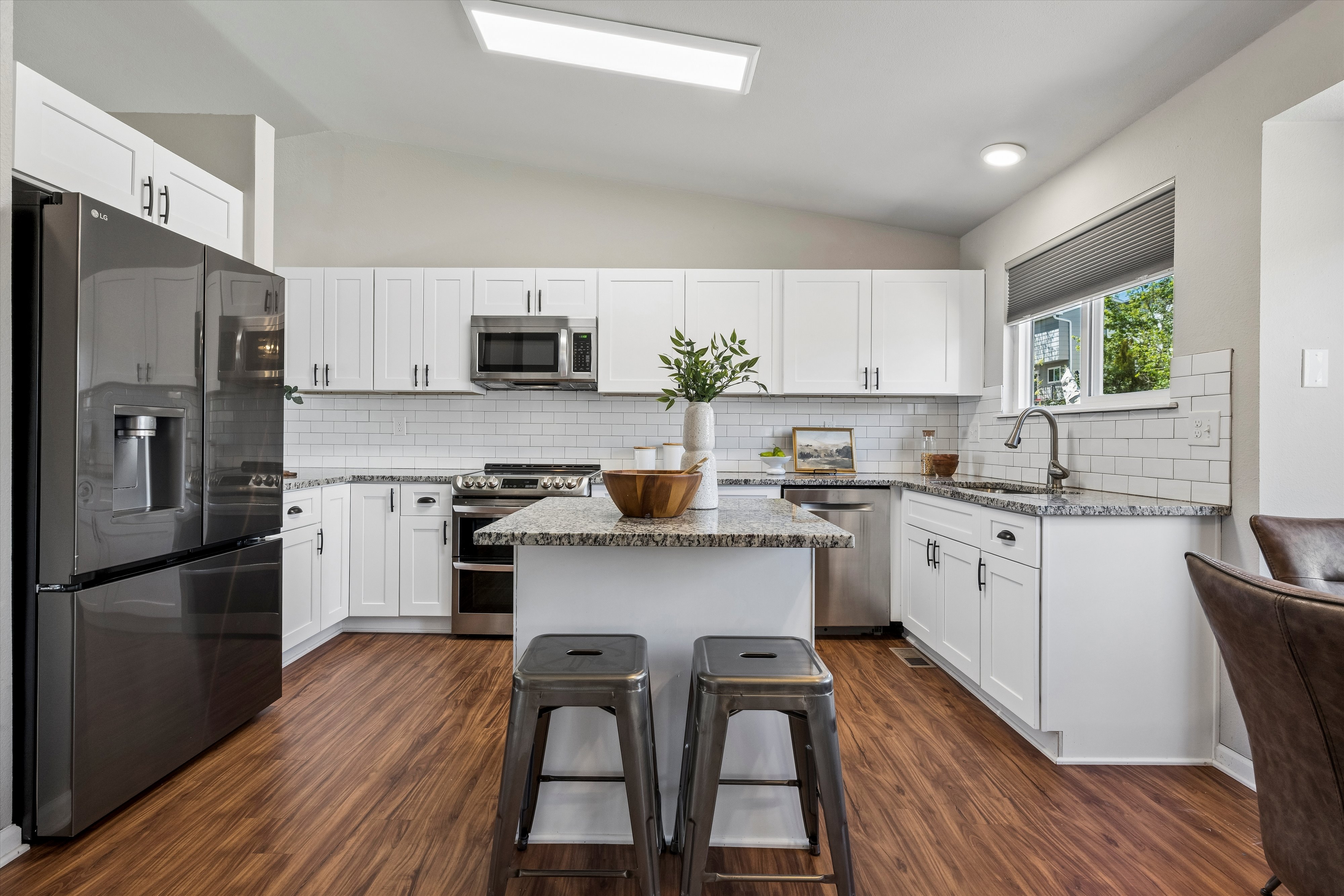  Discover effortless elegance in this stylishly updated home - 物件實景