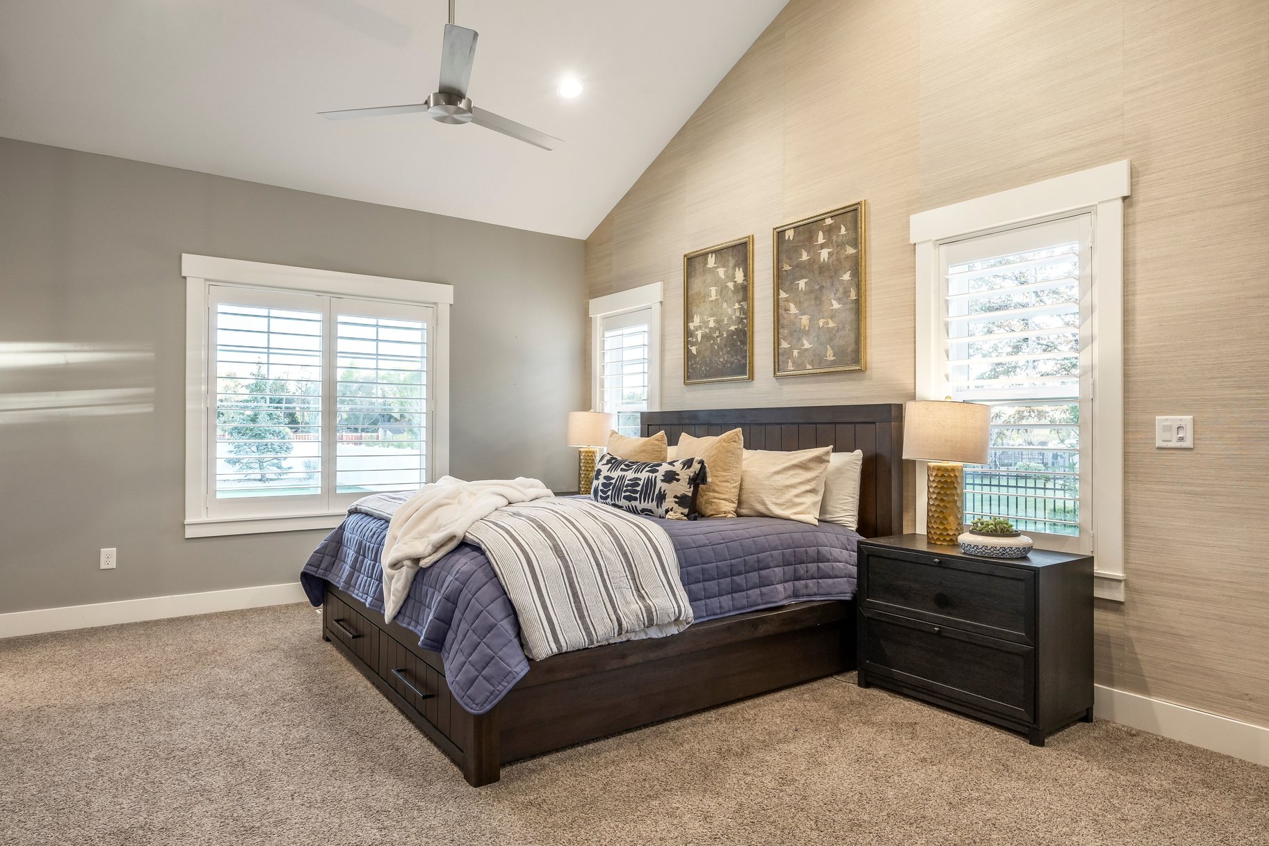  Beautiful Craftsman Rambler With Basement Apartment, Sports Pool and Pool House - 物件實景