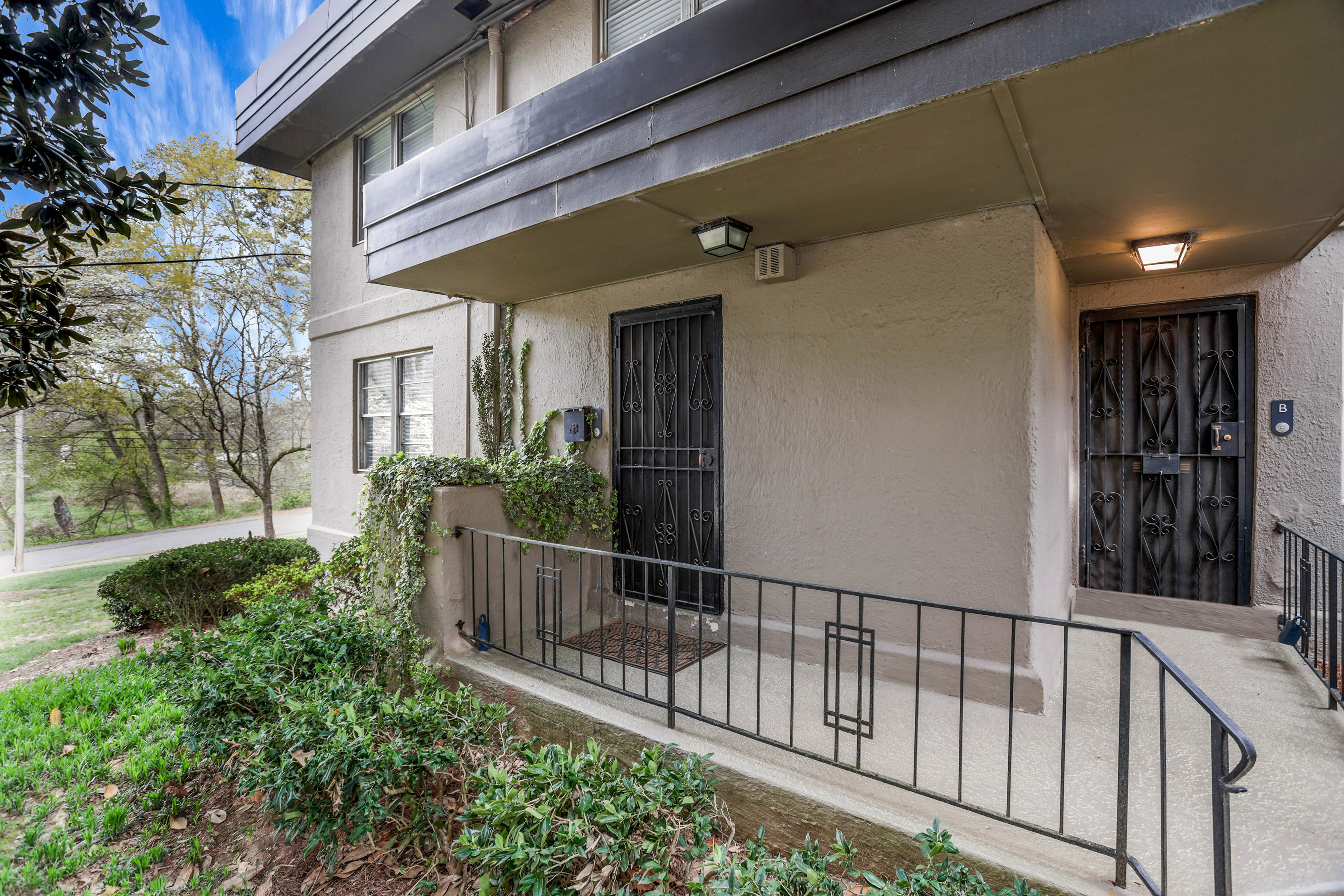  Renovated, End-Unit Townhome with Private Patio - 物件實景