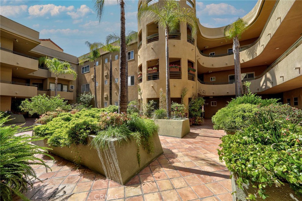 Studio City, California, 91604, United States, 2 Bedrooms Bedrooms, ,3 BathroomsBathrooms,Residential,For Sale,1847940