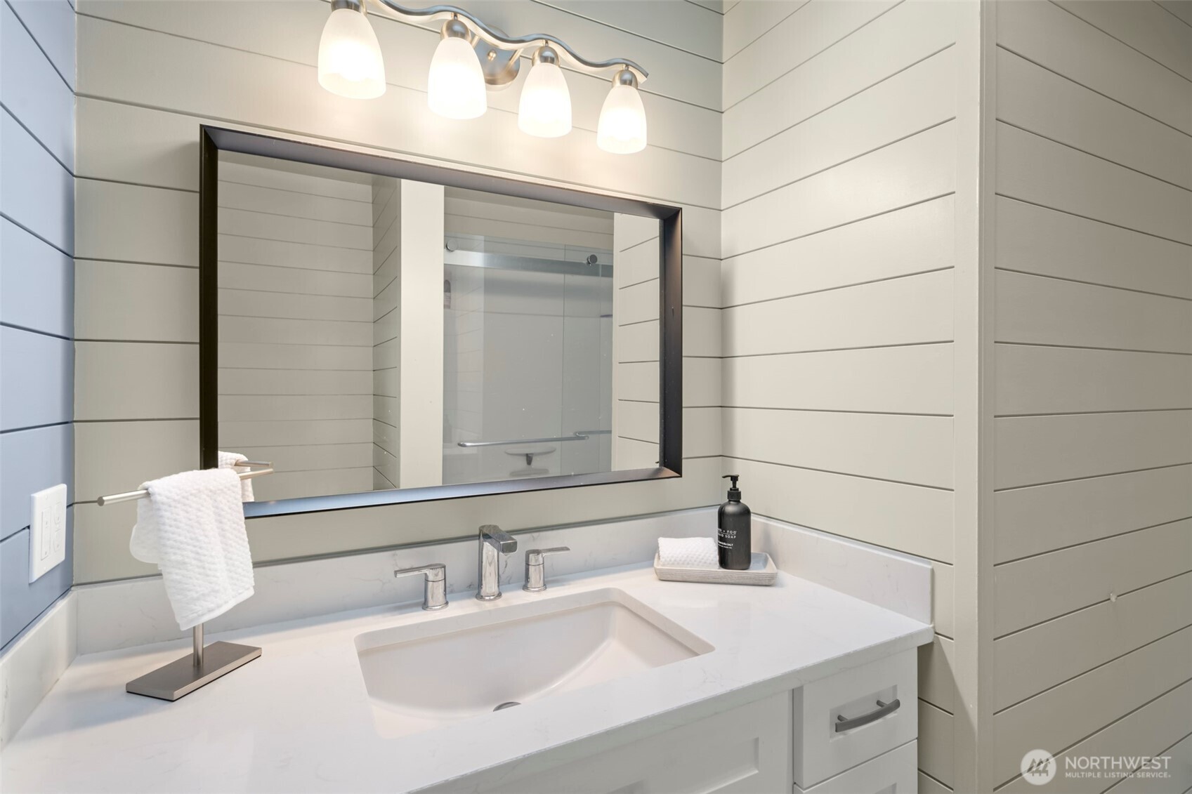 Des Moines, Washington, 98198, United States, 4 Bedrooms Bedrooms, ,2 BathroomsBathrooms,Residential,For Sale,1987867