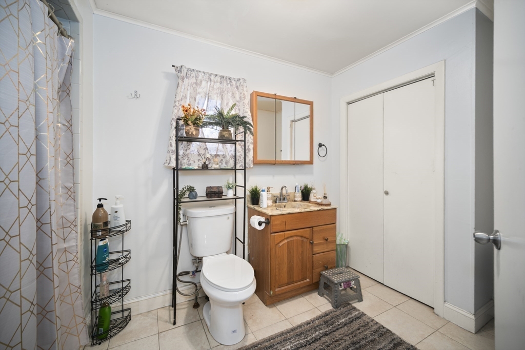 Lynn, Massachusetts, 01902, United States, 5 Bedrooms Bedrooms, ,3 BathroomsBathrooms,Residential,For Sale,1996647