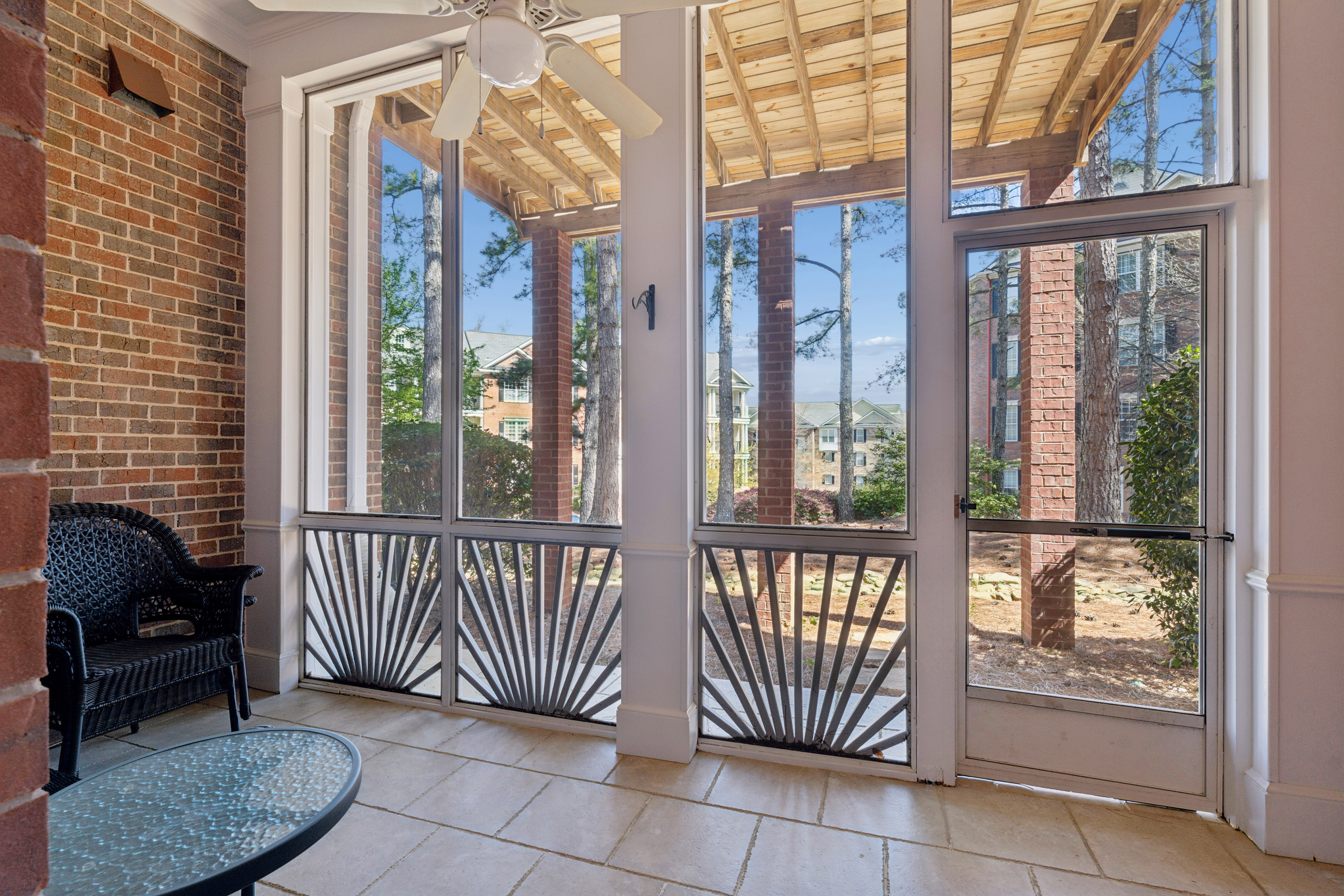  Elegant and Light-filled Townhome in Gated Olde Ivy at Vinings Community - 物件實景