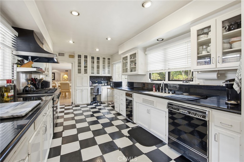 Beverly Hills, California, 90210, United States, 4 Bedrooms Bedrooms, ,5 BathroomsBathrooms,Residential,For Sale,2002159