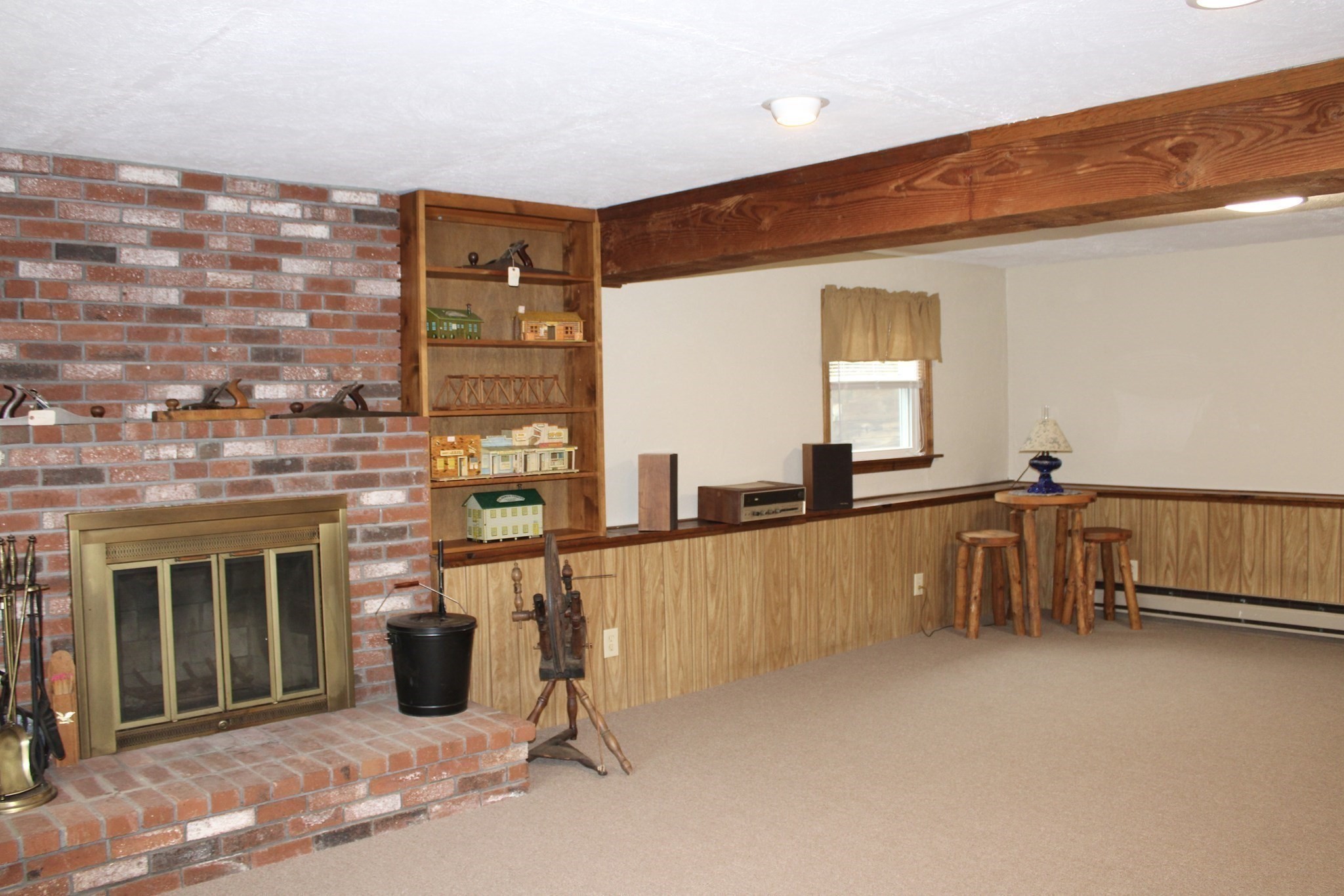 Woburn, Massachusetts, 01801, United States, 4 Bedrooms Bedrooms, ,2 BathroomsBathrooms,Residential,For Sale,1979204