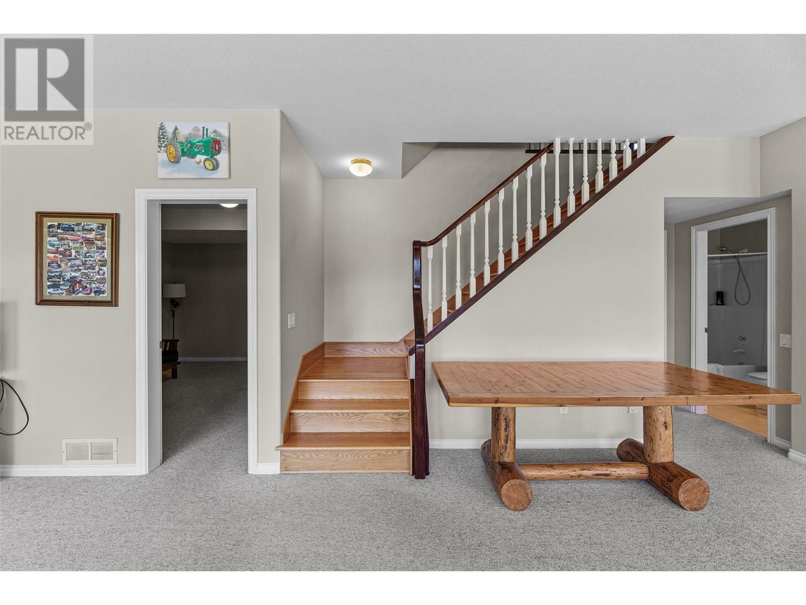 KELOWNA, British Columbia, V1V 1W2, CA, 4 Bedrooms Bedrooms, ,3 BathroomsBathrooms,Residential,For Sale,1882323