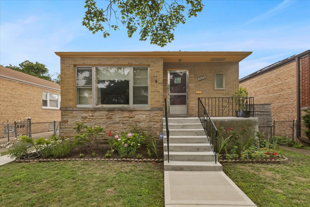 Chicago, Illinois, 60645, United States, 3 Bedrooms Bedrooms, ,3 BathroomsBathrooms,Residential,For Sale,1976245