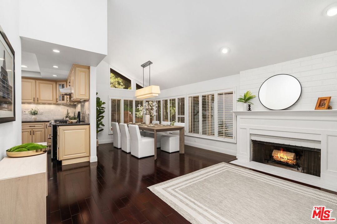 Los Angeles, California, 90077, United States, 3 Bedrooms Bedrooms, ,3 BathroomsBathrooms,Residential,For Sale,1933289