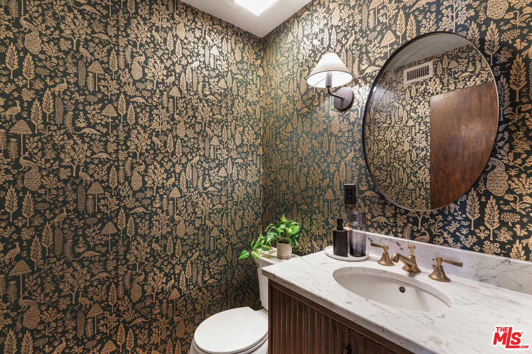 Los Angeles, California, 90025, United States, 3 Bedrooms Bedrooms, ,3 BathroomsBathrooms,Residential,For Sale,1987616