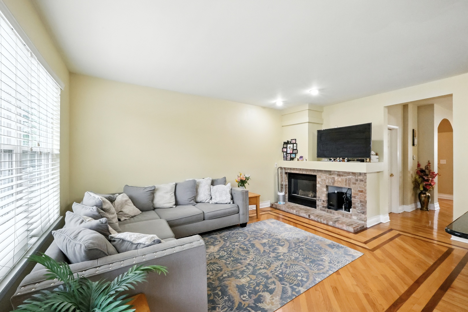 Vernon Hills, Illinois, 60061, United States, 4 Bedrooms Bedrooms, ,4 BathroomsBathrooms,Residential,For Sale,1924682