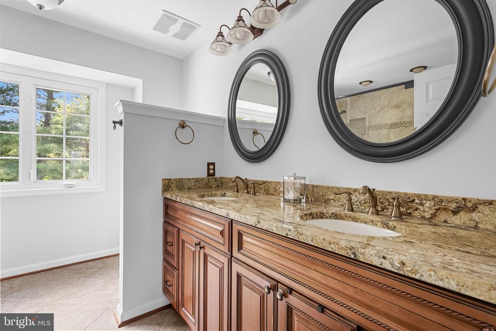 Gainesville, Virginia, 20155, United States, 4 Bedrooms Bedrooms, ,3 BathroomsBathrooms,Residential,For Sale,2049093