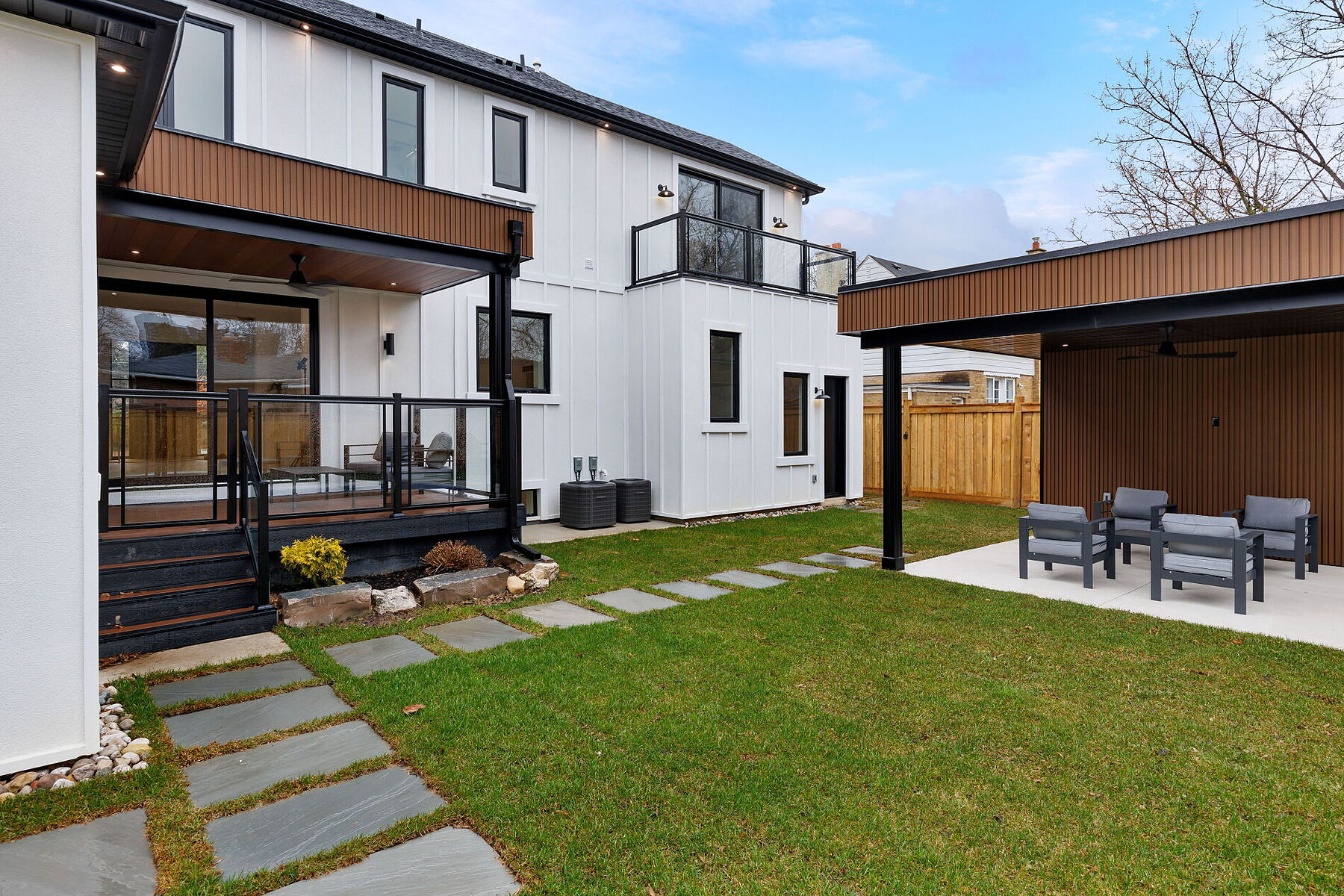  Custom Built Home - 物件實景
