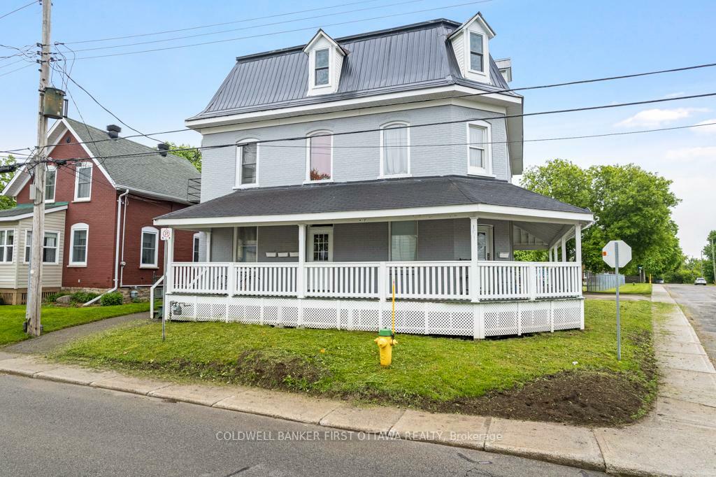 SMITHS FALLS, Ontario, K7A 2Z5, CA, 8 Bedrooms Bedrooms, ,Residential,For Sale,1866562