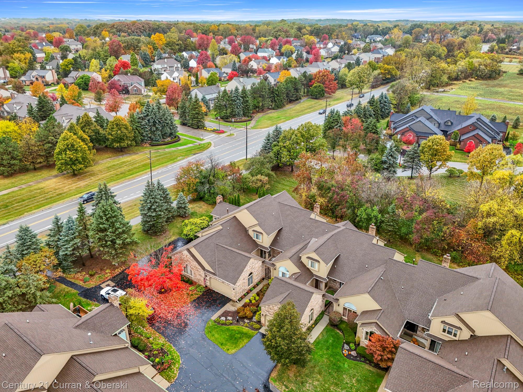 Shelby Charter Township, Michigan, 48316, United States, 2 Bedrooms Bedrooms, ,4 BathroomsBathrooms,Residential,For Sale,1977088