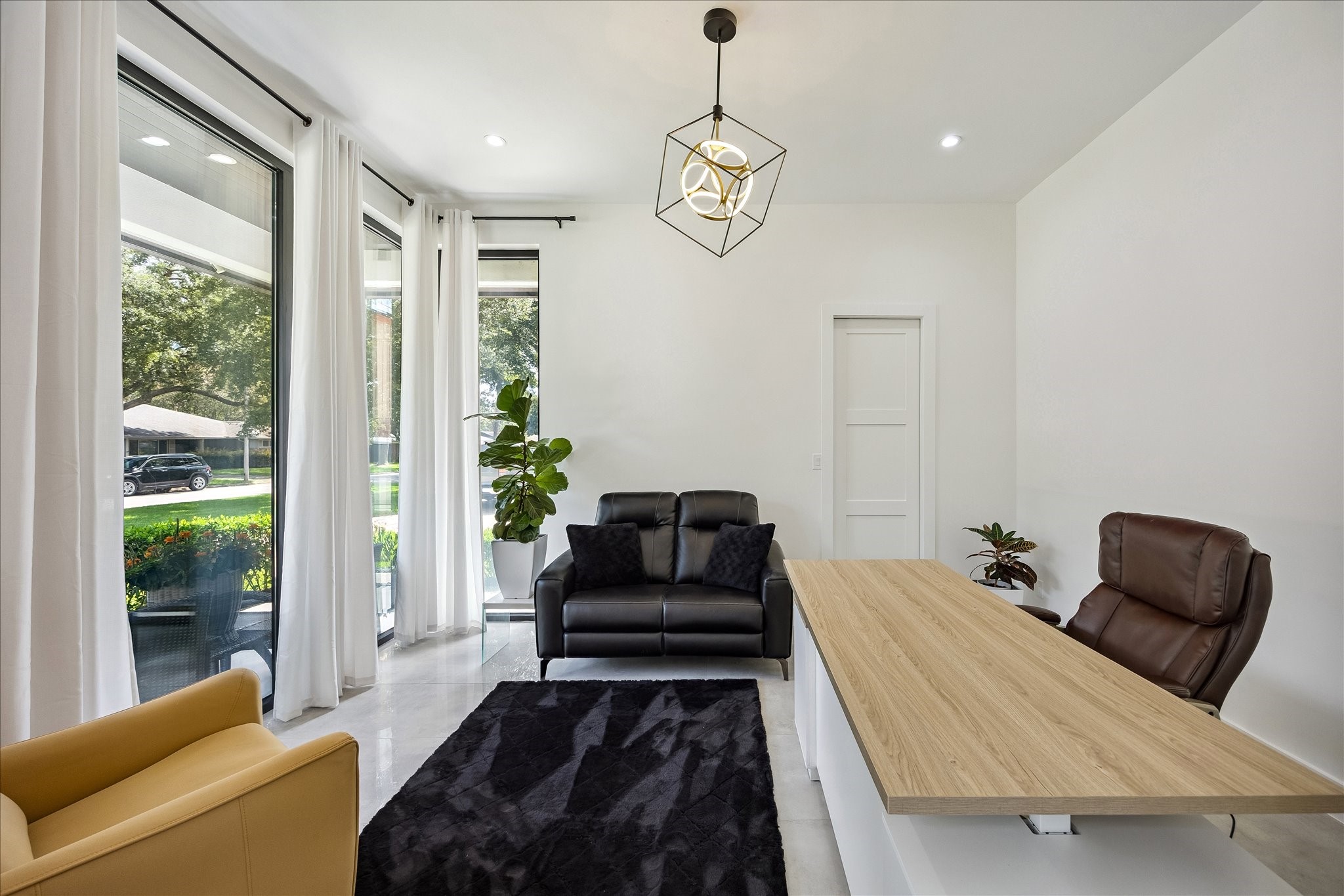  9909 Larston Street - 物件實景