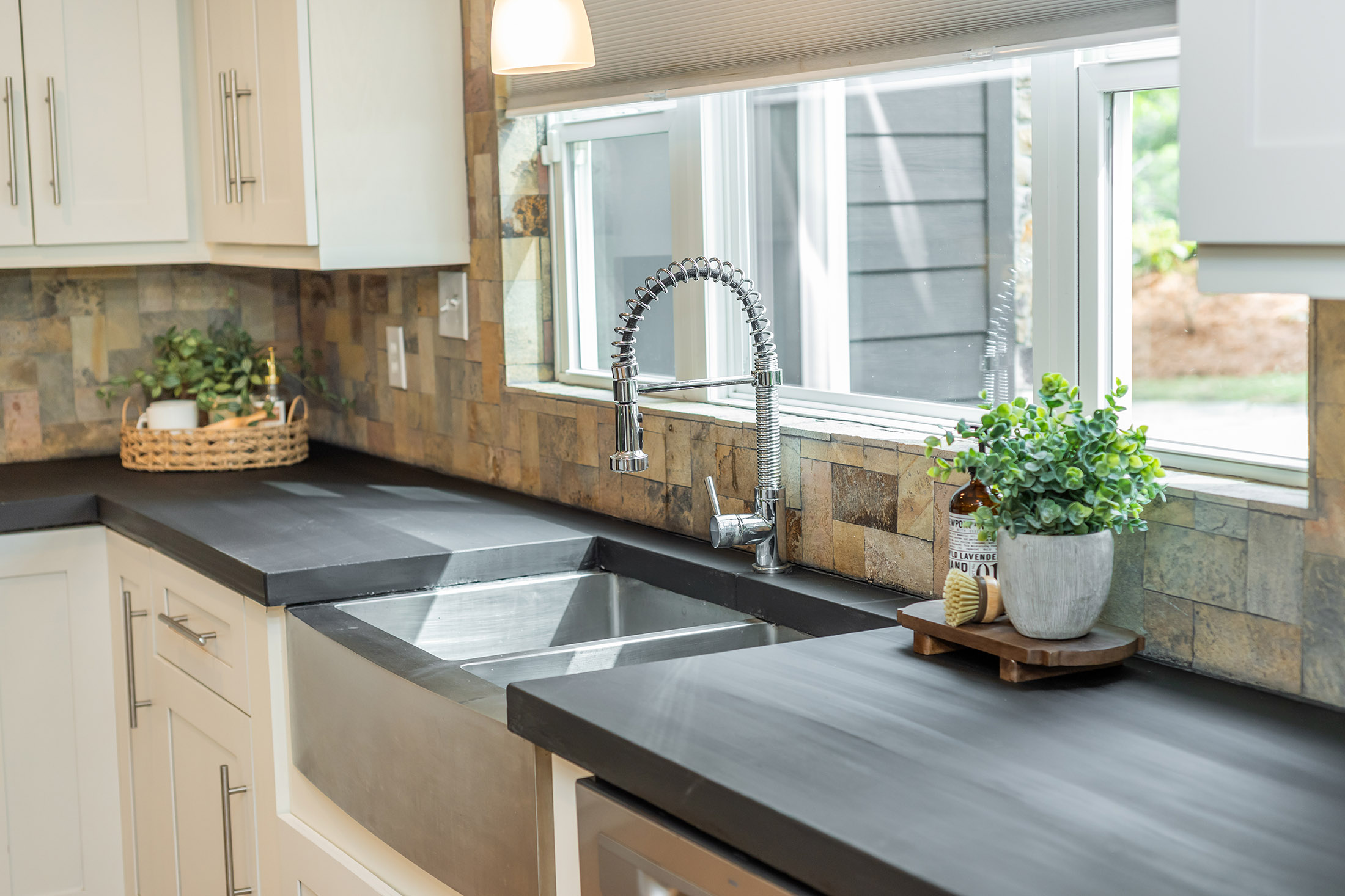  Thoughtfully Renovated Contemporary Home - 物件實景