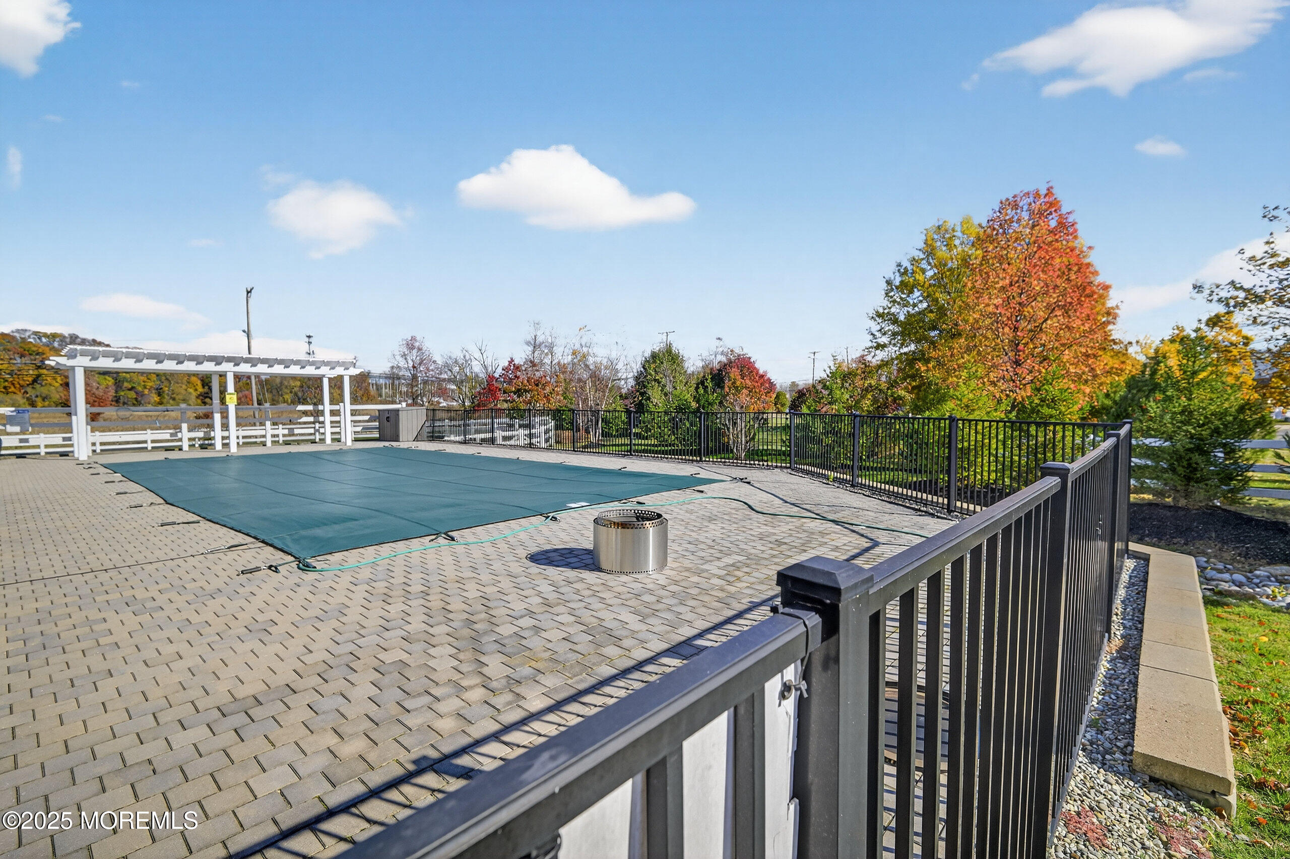 Parlin, New Jersey, 08859, United States, 2 Bedrooms Bedrooms, ,3 BathroomsBathrooms,Residential,For Sale,1989298